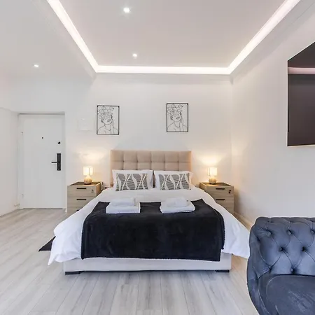 公寓 Comfy Spot For 2 With Wi-fi By Pikhost 地拉那